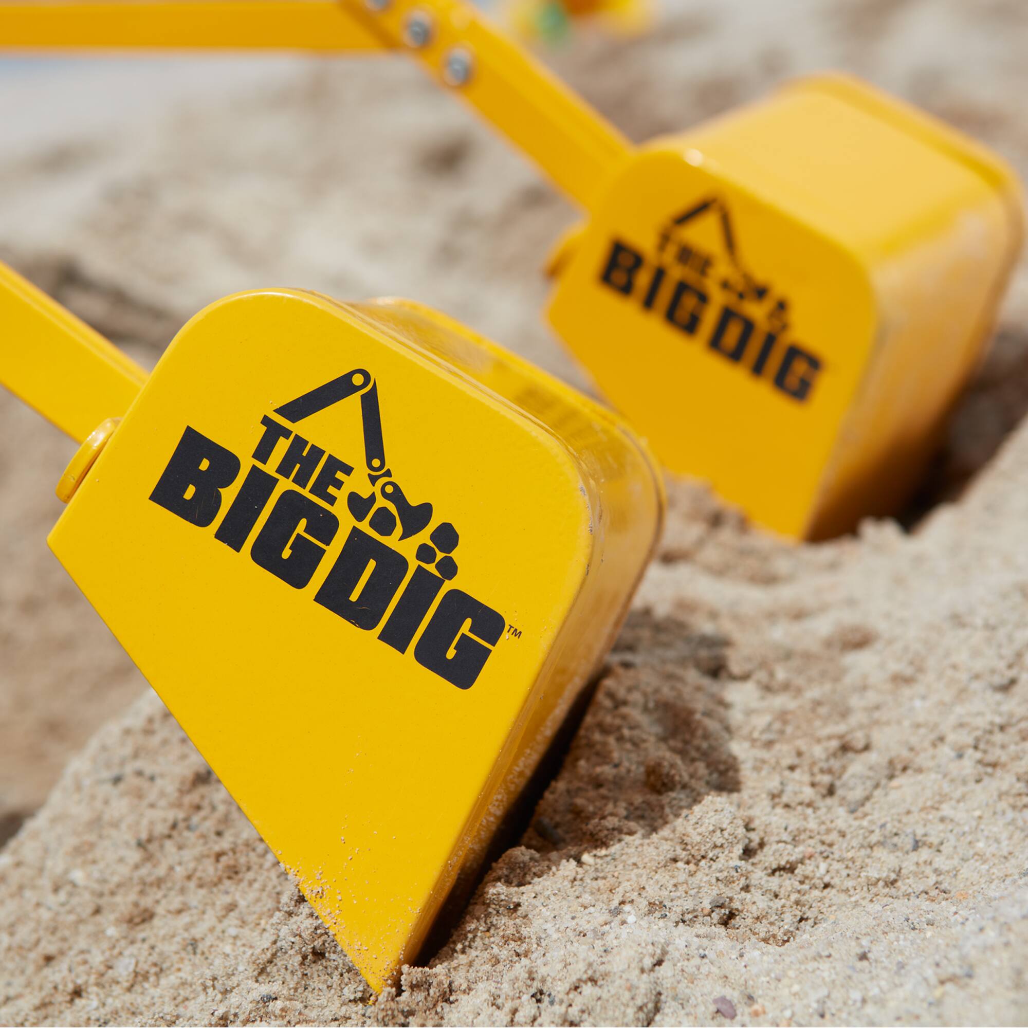 Reeves™ The Big Dig™ Ride-On Working Crane Activity